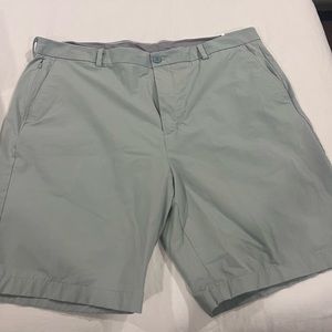 Vineyard Vines Men’s 9 Inch Performance On-The-Go Shorts.  Size 40.  Never worn